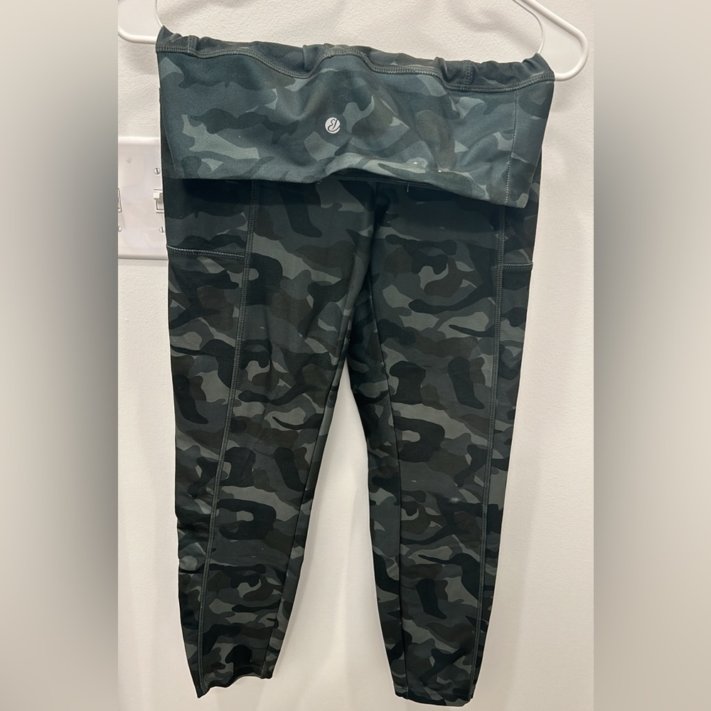 Women’s leggings, size large, green camo